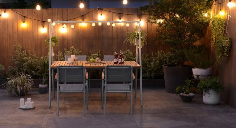 Outdoor Dining Oasis
