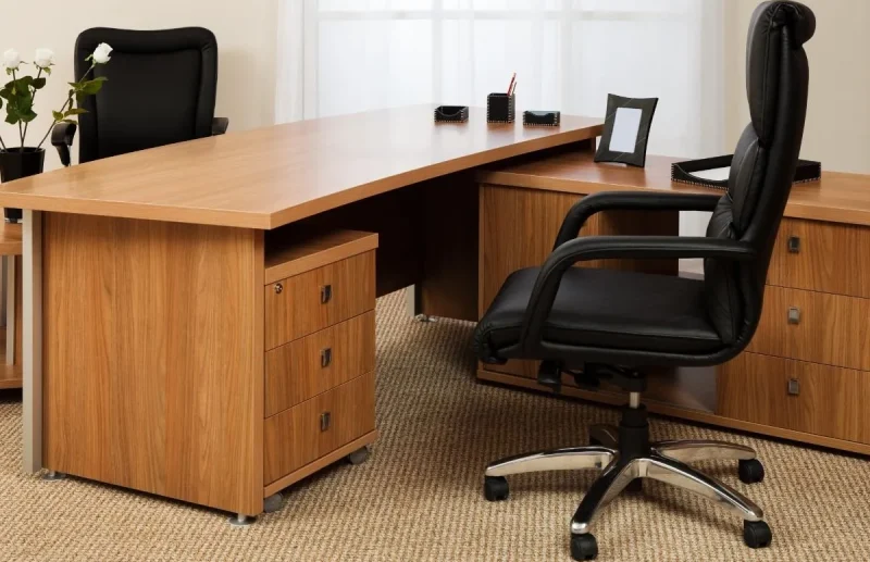 Perks of placing an office table according to vastu